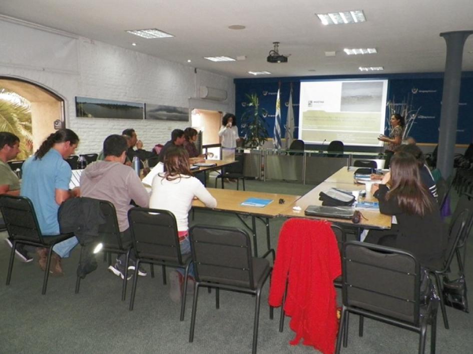 Talleres de capacitación del MA, dirigidos a técnicos y personal de las intendencias Talleres de capacitación del MA, dirigidos a técnicos y personal de las intendencias