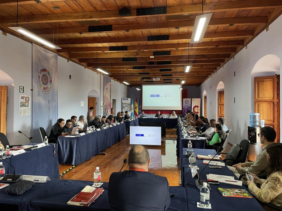 Mesa con todos los representantes de los proyectos presentes en el encuentro de Euroclima+