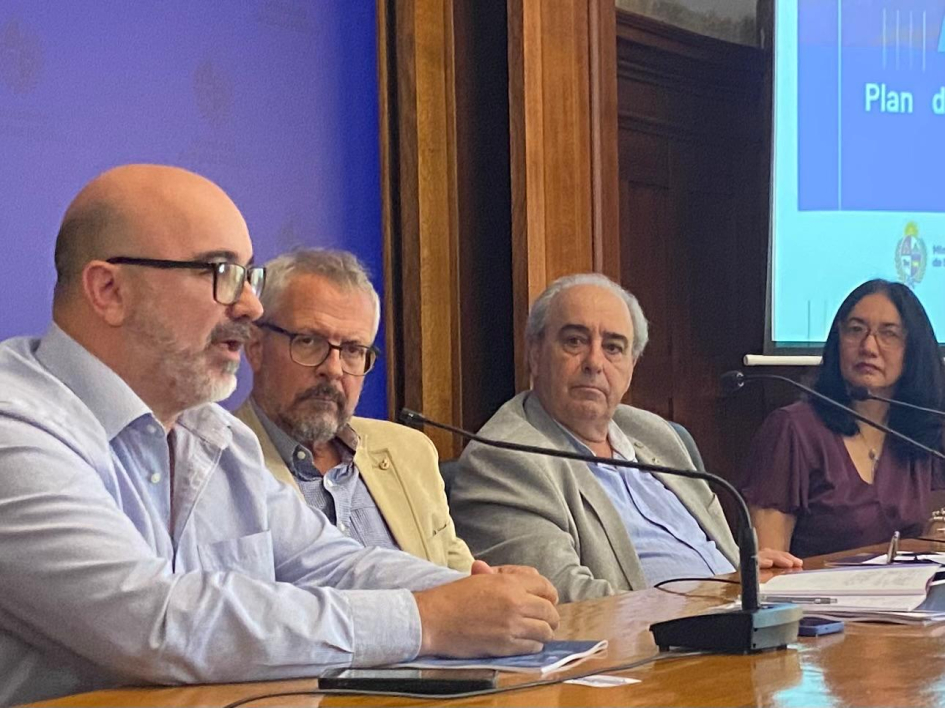 Plan Nacional Contra la Resistencia a los Antimicrobianos Plan Nacional Contra la Resistencia a los Antimicrobianos