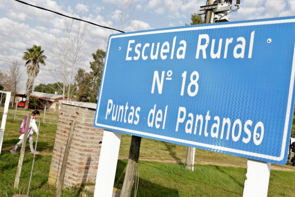 Cartel de entrada de la Escuela rural N º 18 Puntas de Pantanoso