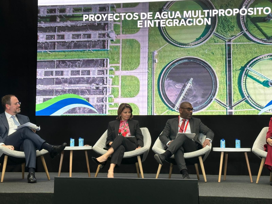 Ministro en XI Diálogos por el Agua