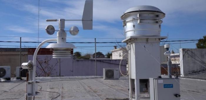 Equipo automático para monitoreo de calidad de aire en Nueva Palmira, que transmite los datos en tiempo real y de forma directa a los servidores de la institución.