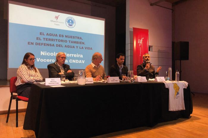 Conferencia y debate "El agua, tesoro del siglo XX" Miembros en conferencia "El agua, tesoro del siglo XX"