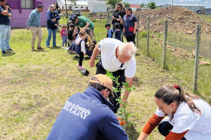 Conformación Nodo Educación Ambiental - ReNEA en Artigas Conformación Nodo Educación Ambiental - ReNEA en Artigas