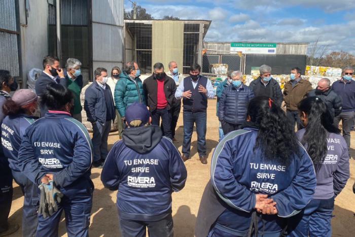 Ministro de Ambiente, Adrián Peña en Planta Tu Envase Sirve, en Rivera