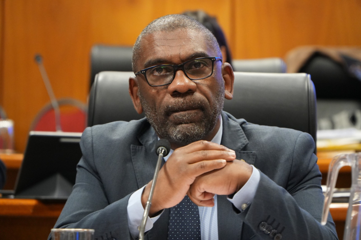 Ministro en Comisión de Ambiente Ministro en Comisión de Ambiente