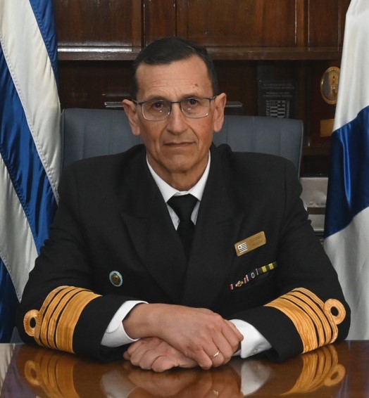 Foto del Comandante en Jefe de la Armada, José Luis Elizondo.