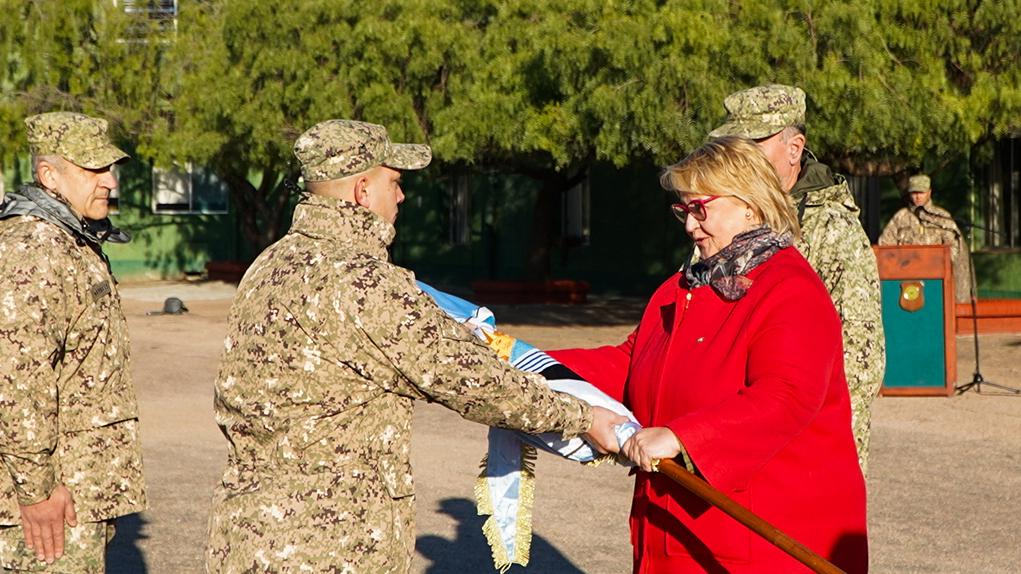 Ministra de Defensa despidió a efectivos del Ejército que inician el ...