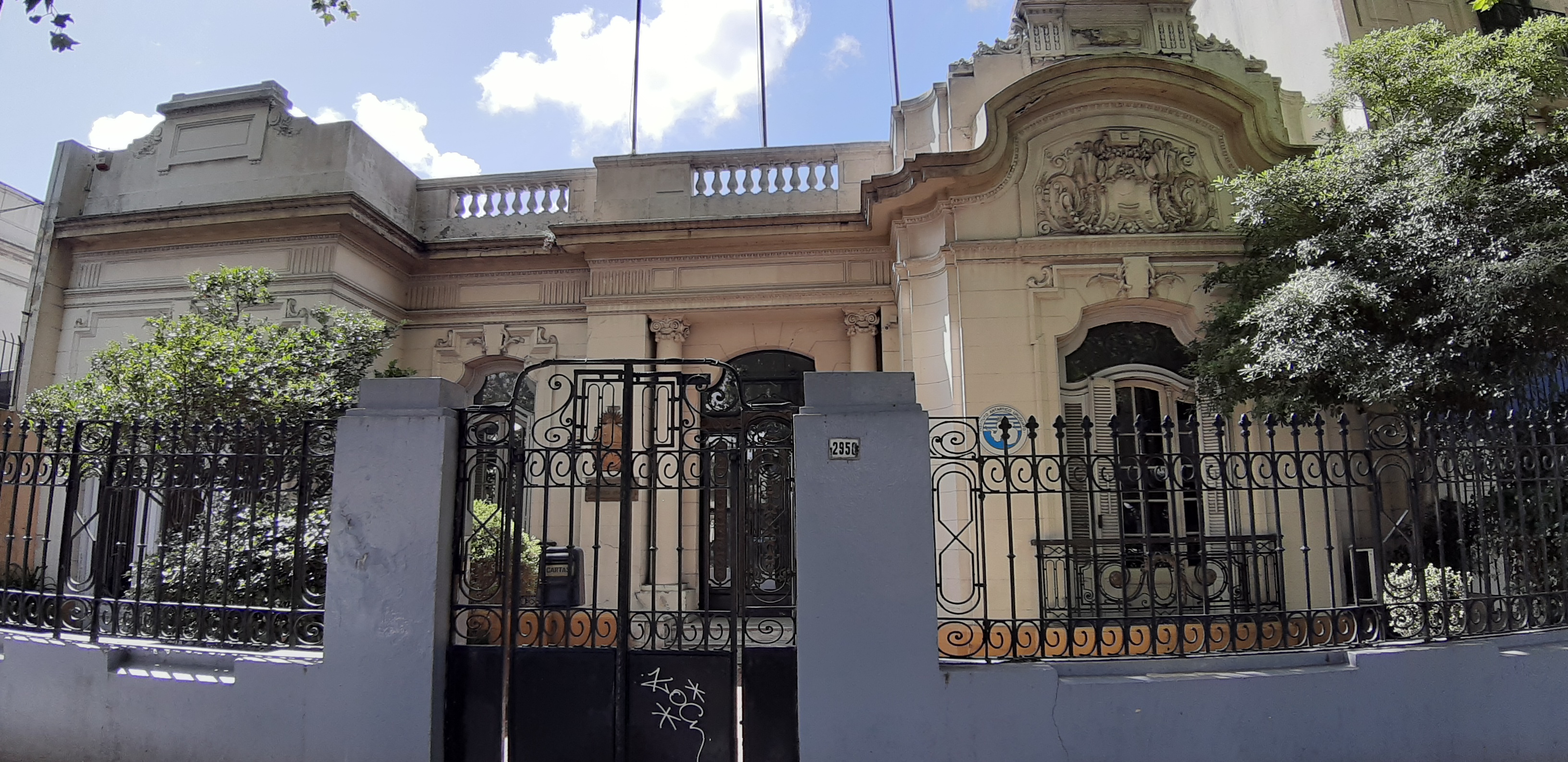 Foto de la fachada del edificio sede del Instituto