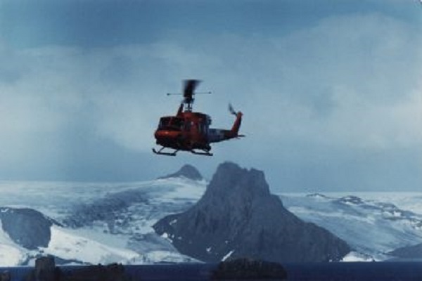 helicóptero Bell 212 de la FAU