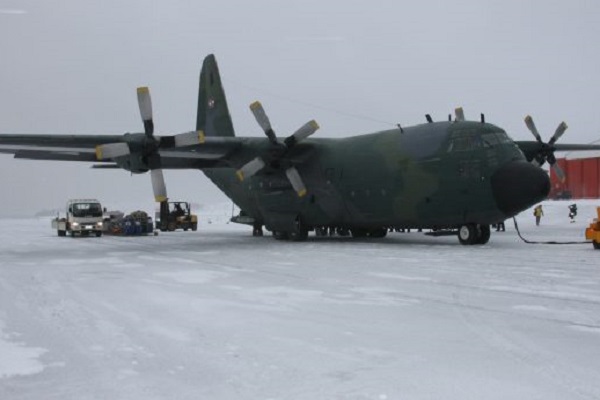 C-130 Hércules aterrizado en la Antártida 