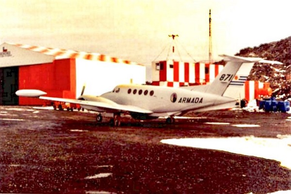 avión Beechcraft B200T de la Armada