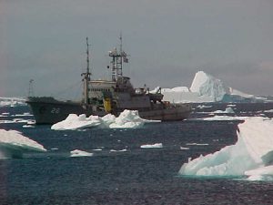 Buque ROU 26 Vanguardia, en apoyo a la Antártida 