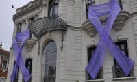 Día internacional de la eliminación de la violencia contra la mujer Fachada del edificio del Ministerio de Defensa con cintas violetas por el Día internacional de la eliminación de la violencia contra la mujer