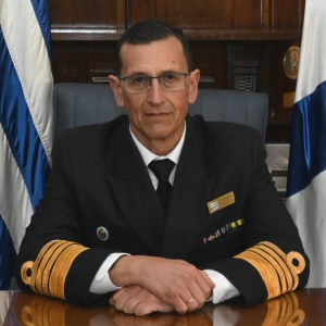 Foto del Comandante en Jefe de la Armada, José Luis Elizondo.