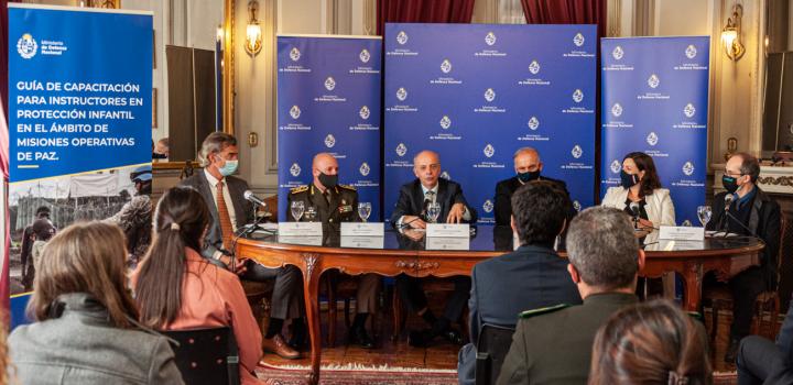 Uruguay presentó Guía de capacitación para instructores en protección infantil en Misiones de Paz