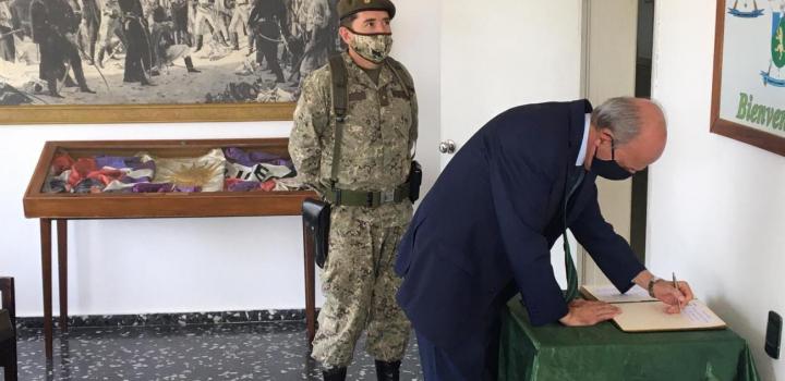 Ministro de Defensa, Javier García en visita a Minas