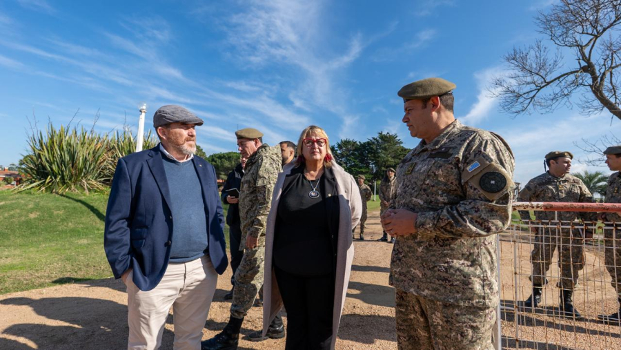 Ministra recorre unidades militares de Maldonado