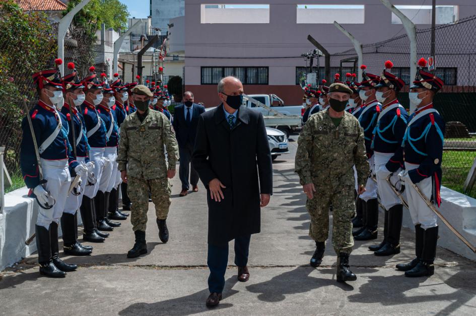 Ministro de Defensa reconociendo labor de militares que custodiaron las urnas en las elecciones departamentales Ministro de Defensa reconociendo labor de militares que custodiaron las urnas en las elecciones departamentales