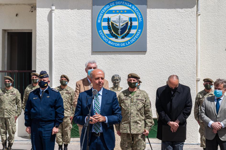 Ministro de Defensa reconociendo labor de militares que custodiaron las urnas en las elecciones departamentales Ministro de Defensa reconociendo labor de militares que custodiaron las urnas en las elecciones departamentales