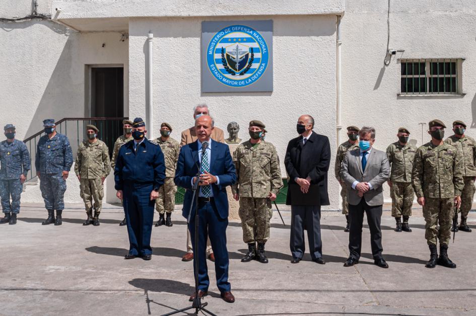 Ministro de Defensa reconociendo labor de militares que custodiaron las urnas en las elecciones departamentales Ministro de Defensa reconociendo labor de militares que custodiaron las urnas en las elecciones departamentales