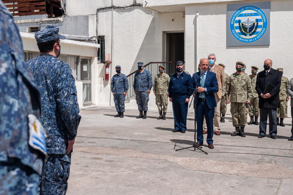 Ministro de Defensa reconociendo labor de militares que custodiaron las urnas en las elecciones departamentales Ministro de Defensa reconociendo labor de militares que custodiaron las urnas en las elecciones departamentales