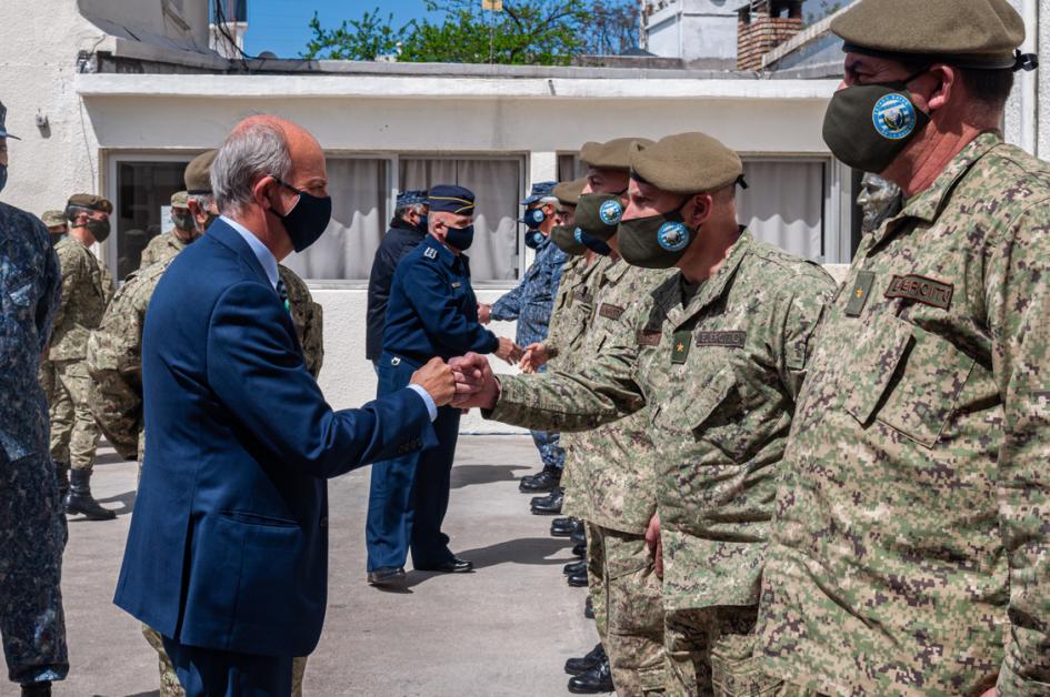 Ministro de Defensa reconociendo labor de militares que custodiaron las urnas en las elecciones departamentales Ministro de Defensa reconociendo labor de militares que custodiaron las urnas en las elecciones departamentales