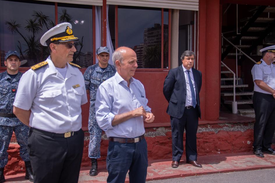 Ministro de Defensa Javier García junto a autoridades del Ministerio y de la Armada Nacional Ministro de Defensa Javier García junto a autoridades del Ministerio y de la Armada Nacional