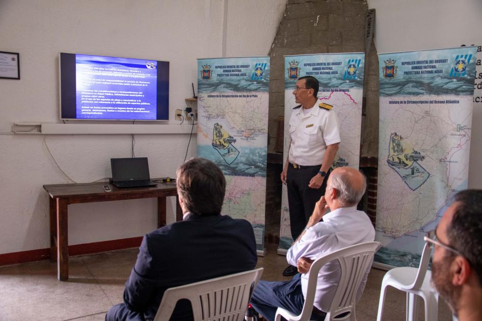 Ministro de Defensa Javier García junto a autoridades del Ministerio y de la Armada Nacional Ministro de Defensa Javier García junto a autoridades del Ministerio y de la Armada Nacional