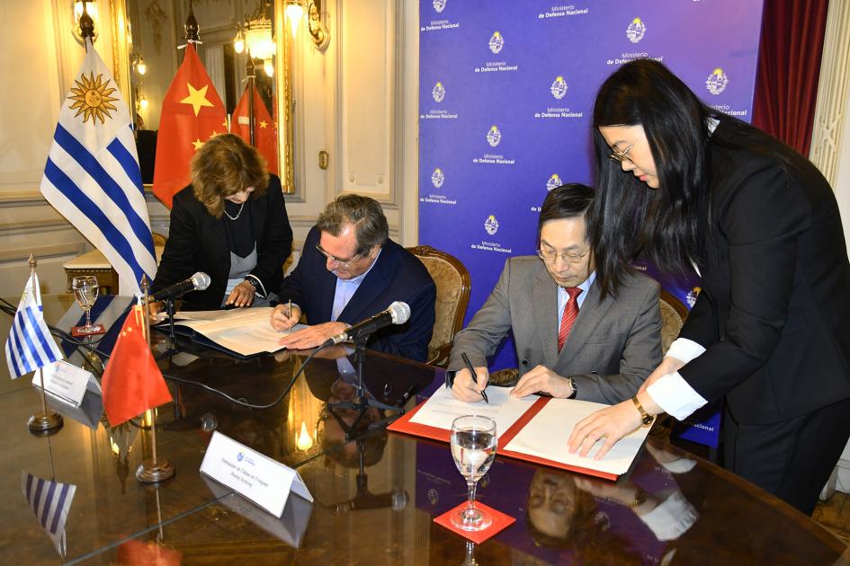 Firma de protocolo entre Ministerio de Defensa de Uruguay y República Popular China Firma de protocolo entre Ministerio de Defensa de Uruguay y República Popular China