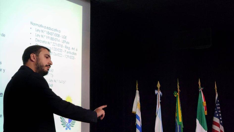 Director de Formación Militar del M.D.N., Mag. Diego D'Elía Parente Director de Formación Militar del M.D.N., Mag. Diego D'Elía Parente