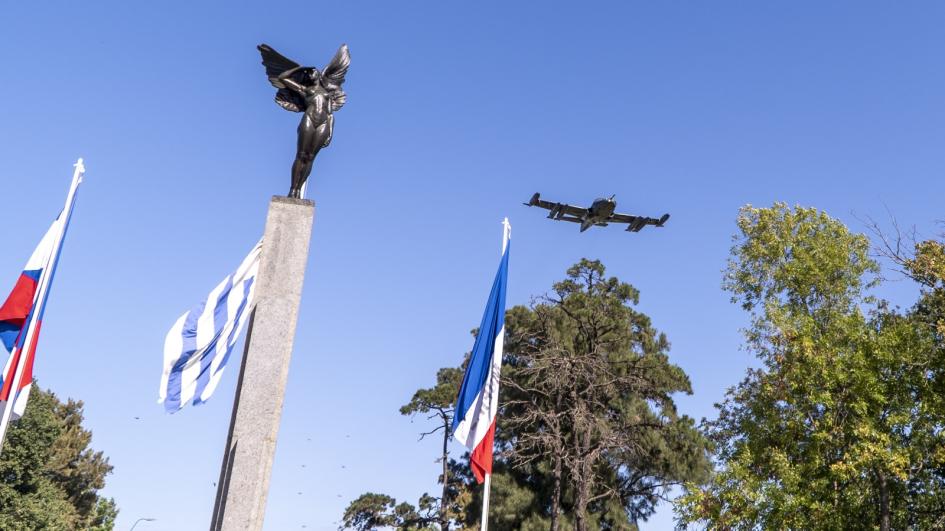 Ceremonia por el Aniversario de la Aviación Militar con la presencia del presidente Yamandú Orsi