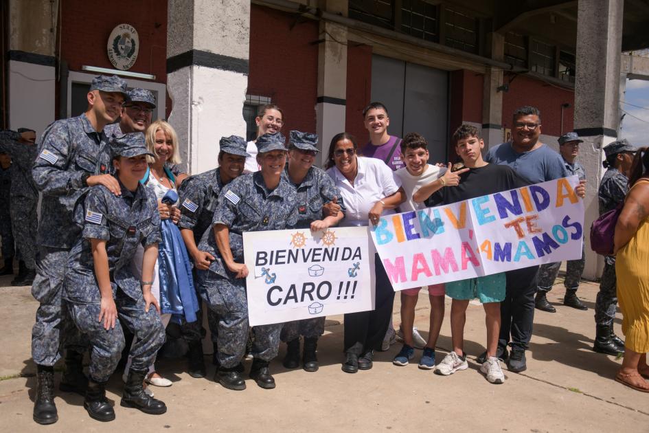 llegada del ROU 04 desde la Antártida 