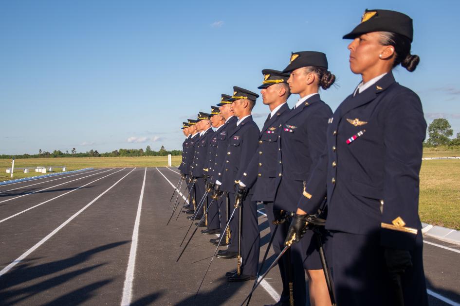 Cierre de cursos de la Escuela Militar de Aeronáutica