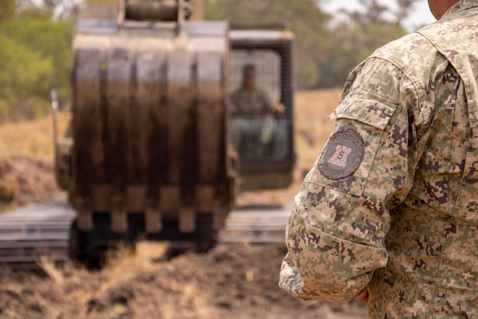 Ejército inició tareas en apoyo con limpieza de tajamares Ejército inició tareas en apoyo con limpieza de tajamares