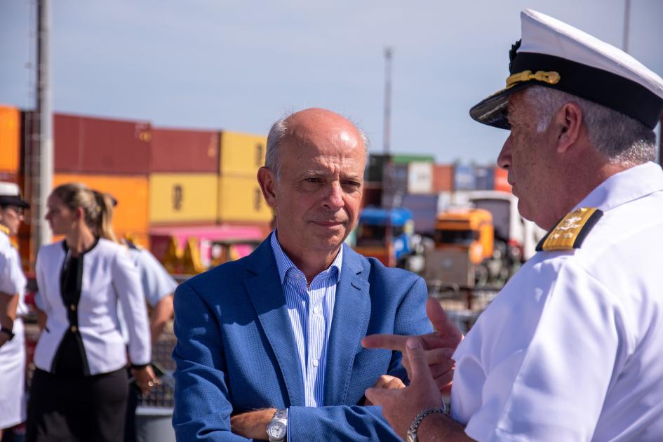 Ministro Javier García y contralmirante Mario Vizcay, comandante de la Flota de Mar Ministro García y contralmirante Mario Vizcay