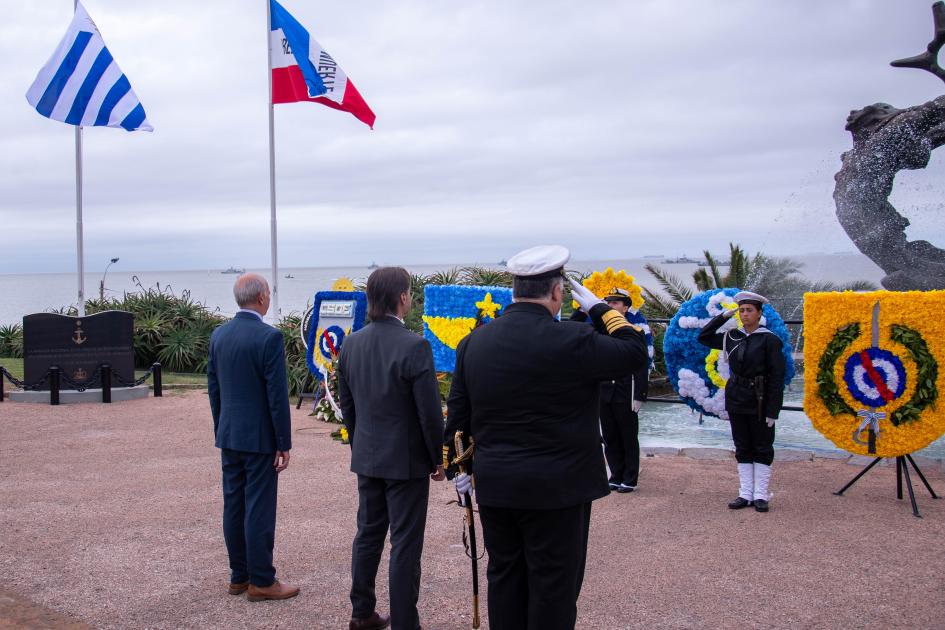 Autoridades en el Aniversario de la Armada Autoridades en el Aniversario de la Armada