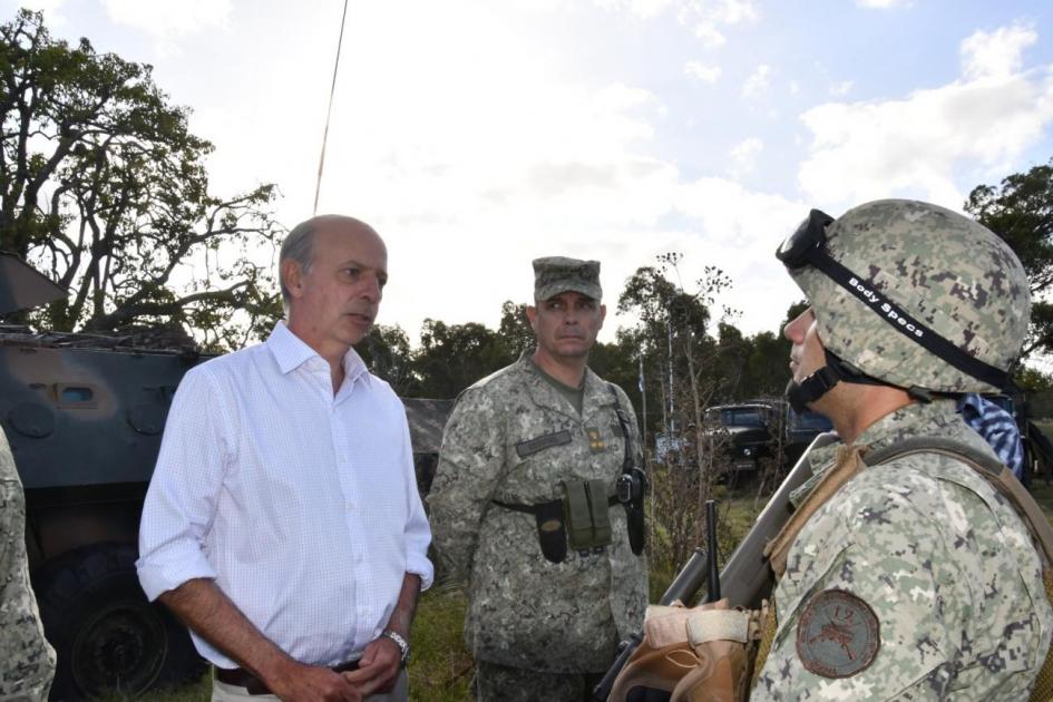 Ministro de Defensa Nacional, Javier García reunido con personal militar