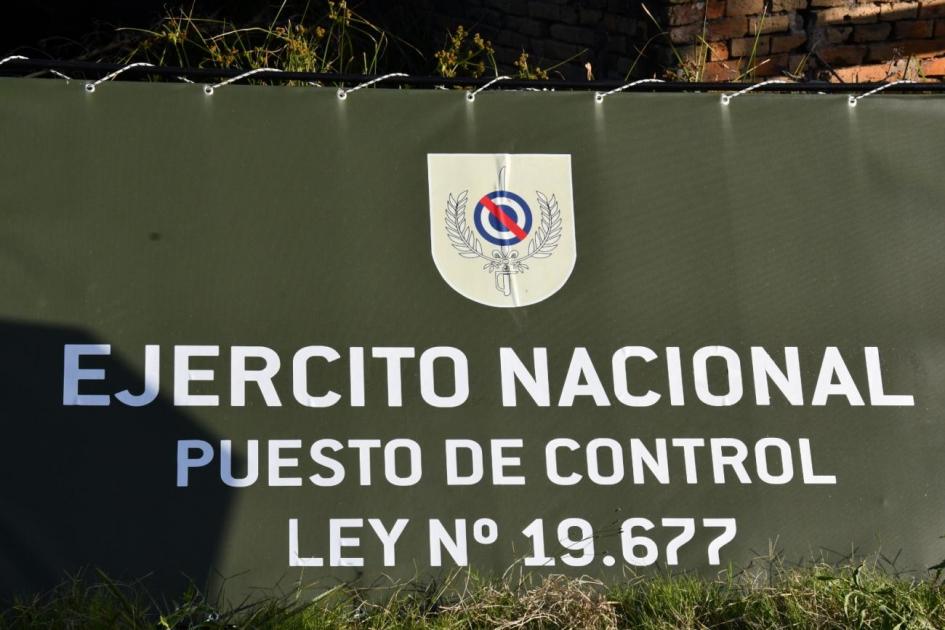 Patrullaje fronterizo Cartel de puesto de control del Ejército Nacional