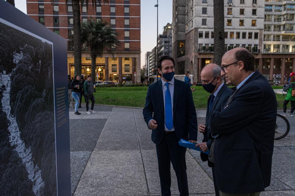 Ministro en Plaza Independencia