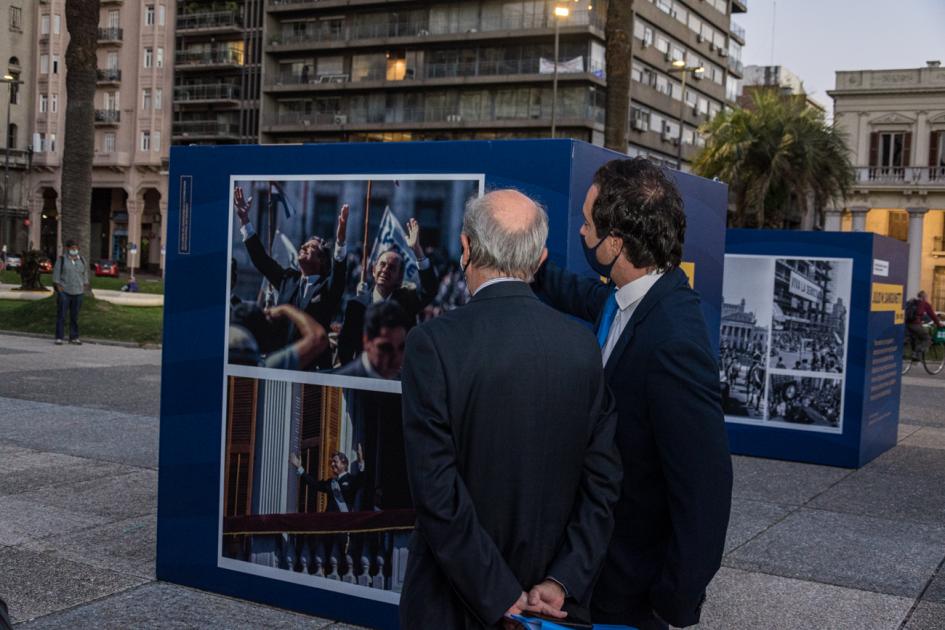 Ministro en Plaza Independencia