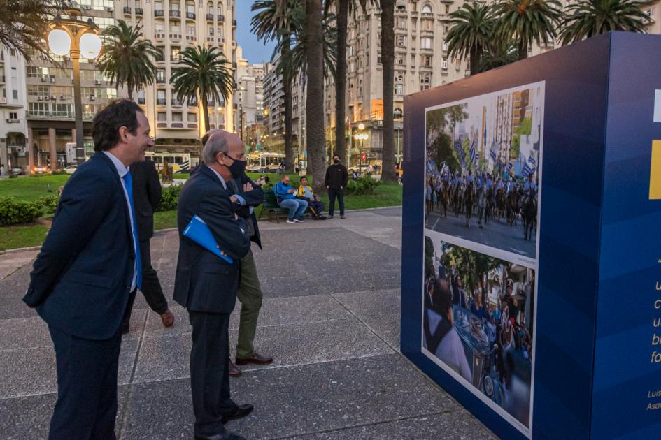 Ministro en Plaza Independencia