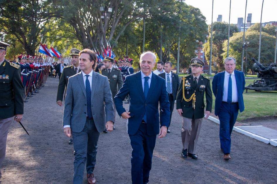 Presidente Luis Lacalle Pou y ministro de Defensa Javier García