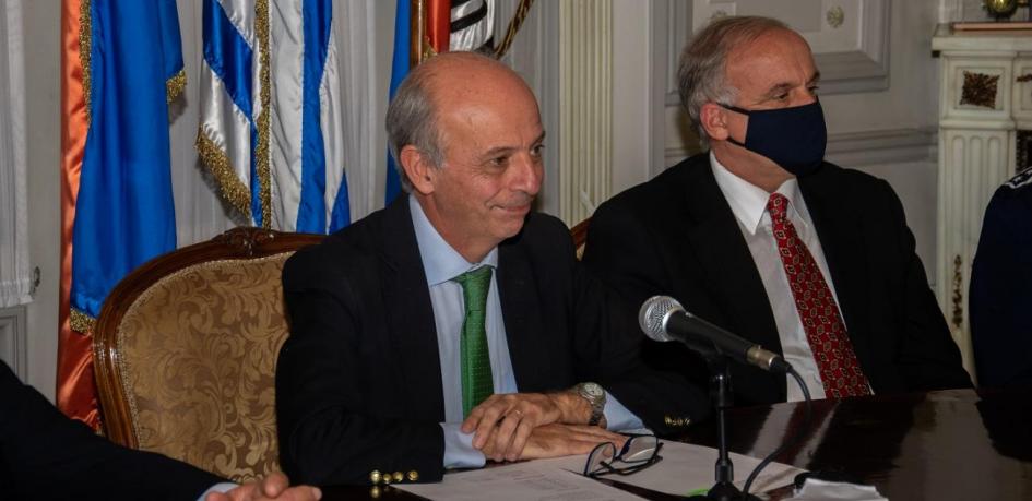 Ministro de Defensa Nacional, Javier García hablando sobre el remate del avión denominado Presidencial Ministro de Defensa Nacional, Javier García hablando sobre el remate del avión denominado Presidencial