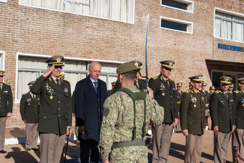 Ministro García en acto del Batallon de Comunicaciones N°2 Ministro García en acto del Batallon de Comunicaciones N°2