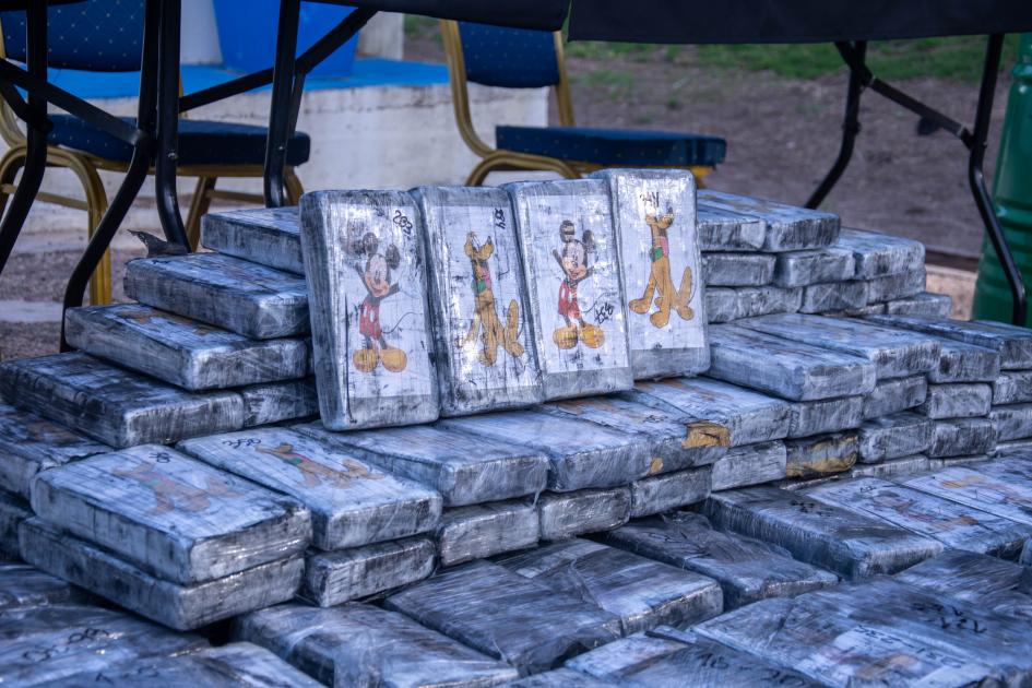 incautación de casi 500 kilos de cocaína, vehículos, embarcaciones, celulares, dinero y armamento. incautación de casi 500 kilos de cocaína, vehículos, embarcaciones, celulares, dinero y armamento.