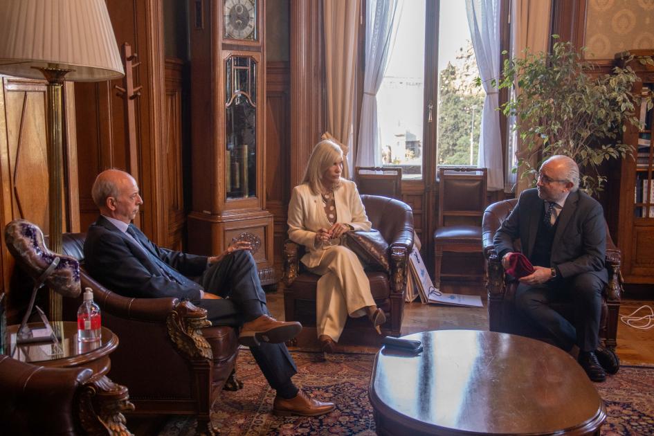 Vicepresidenta Beatriz Argimón reunida con el ministro de Defensa Nacional y ministro de Educación Vicepresidenta Beatriz Argimón reunida con el ministro de Defensa Nacional y ministro de Educación