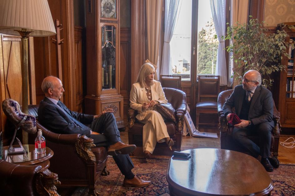 Vicepresidenta Beatriz Argimón reunida con el ministro de Defensa Nacional y ministro de Educación