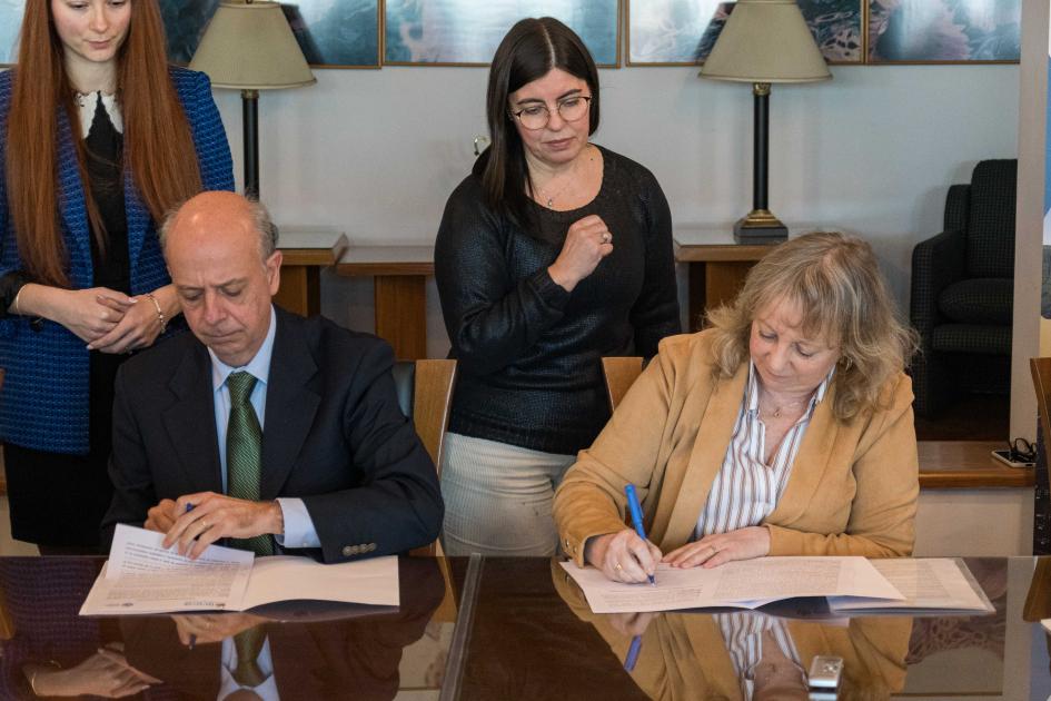 Firma de convenio entre UTE y MDN Firma de convenio entre UTE y MDN