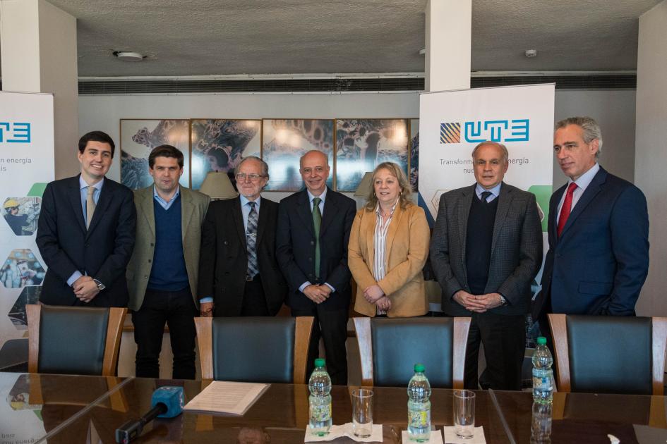 Firma de convenio entre UTE y MDN Firma de convenio entre UTE y MDN
